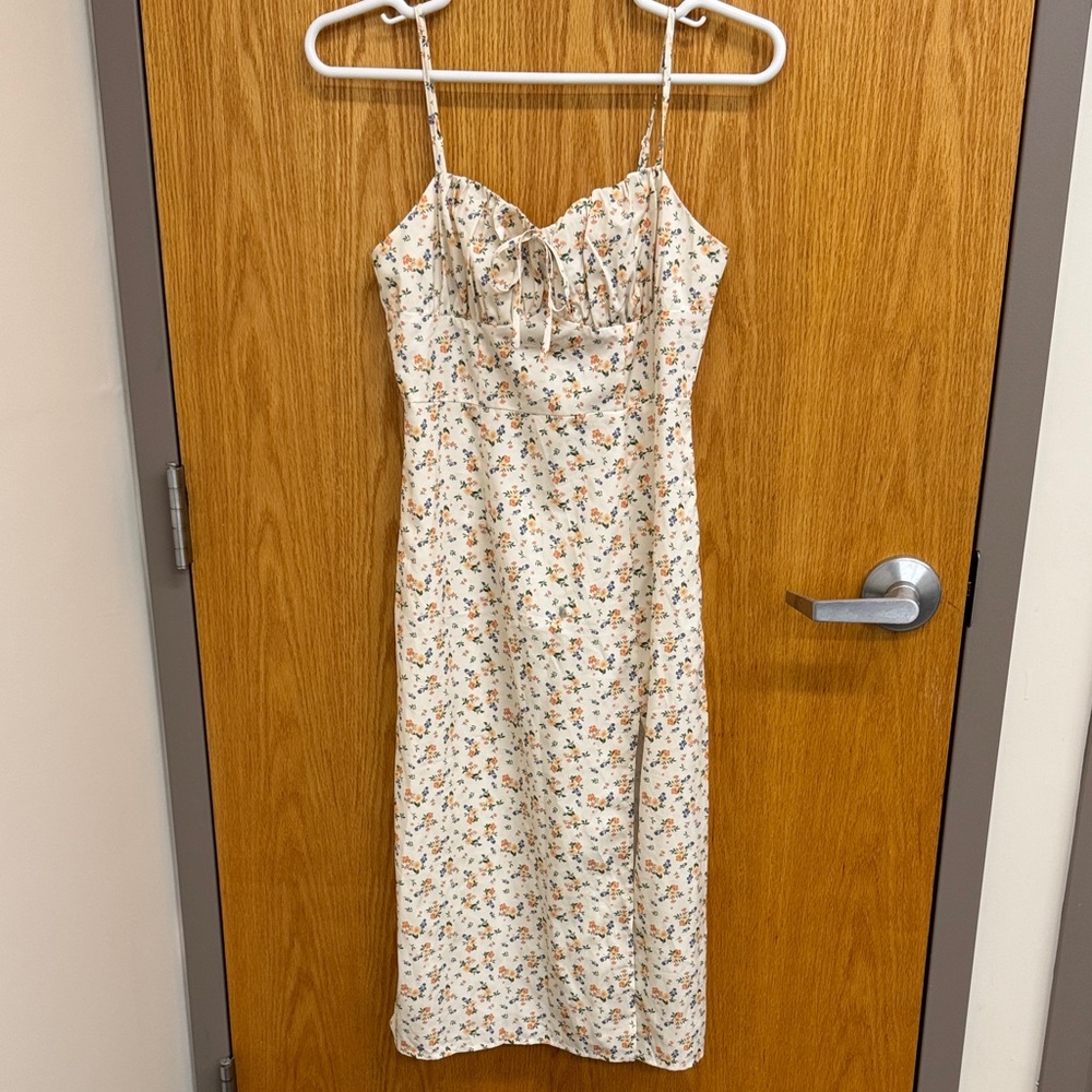 Chic Floral Midi Dress with Spaghetti Straps - Picture 5 of 9